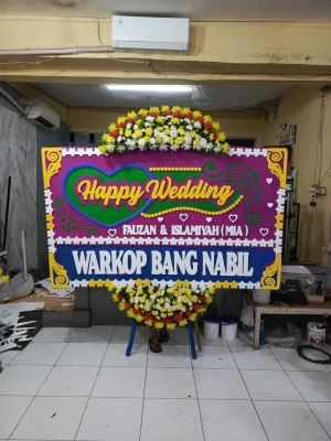 Papan Bunga di Warunggunung